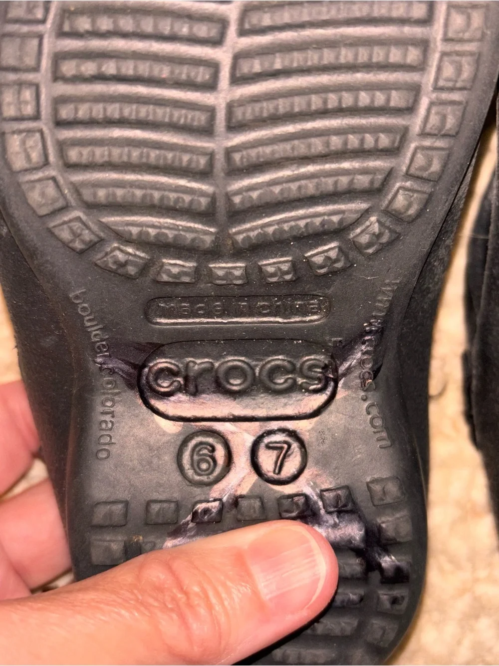 Black Crocs flip flops elastic back strap little boy size US 6/7